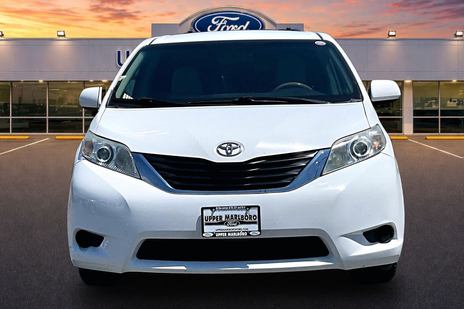 Used 2012 Toyota Sienna LE w/ Towing Pkg AWD/4WD image 3