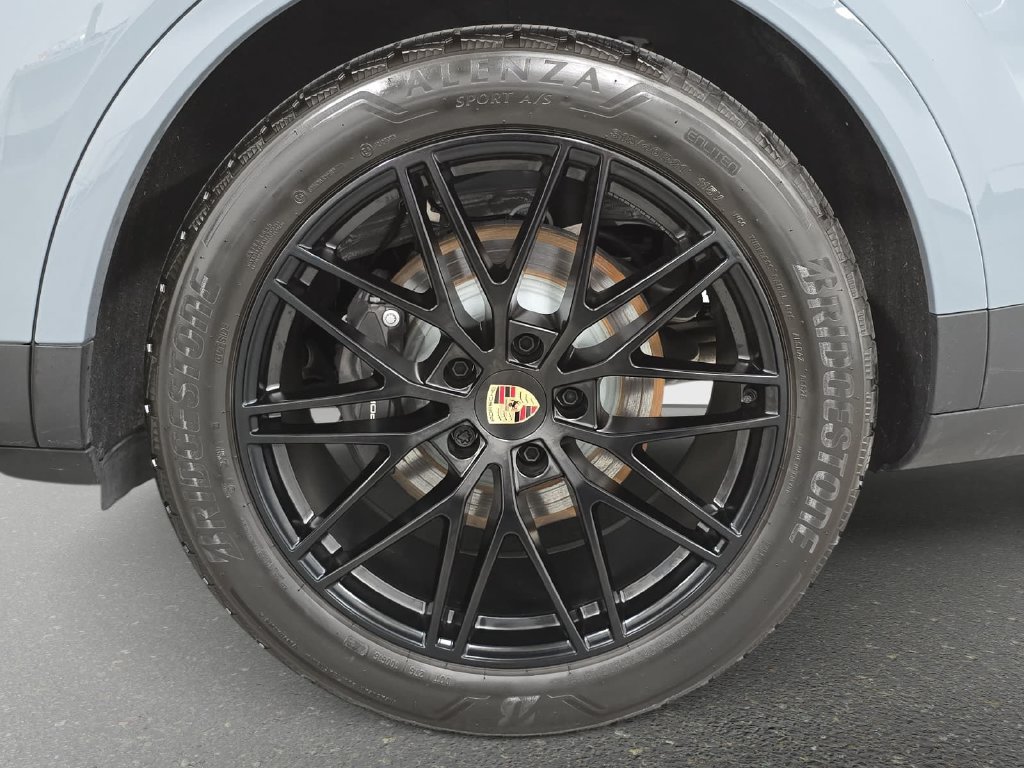Certified 2026 Porsche Cayenne AWD/4WD image 29
