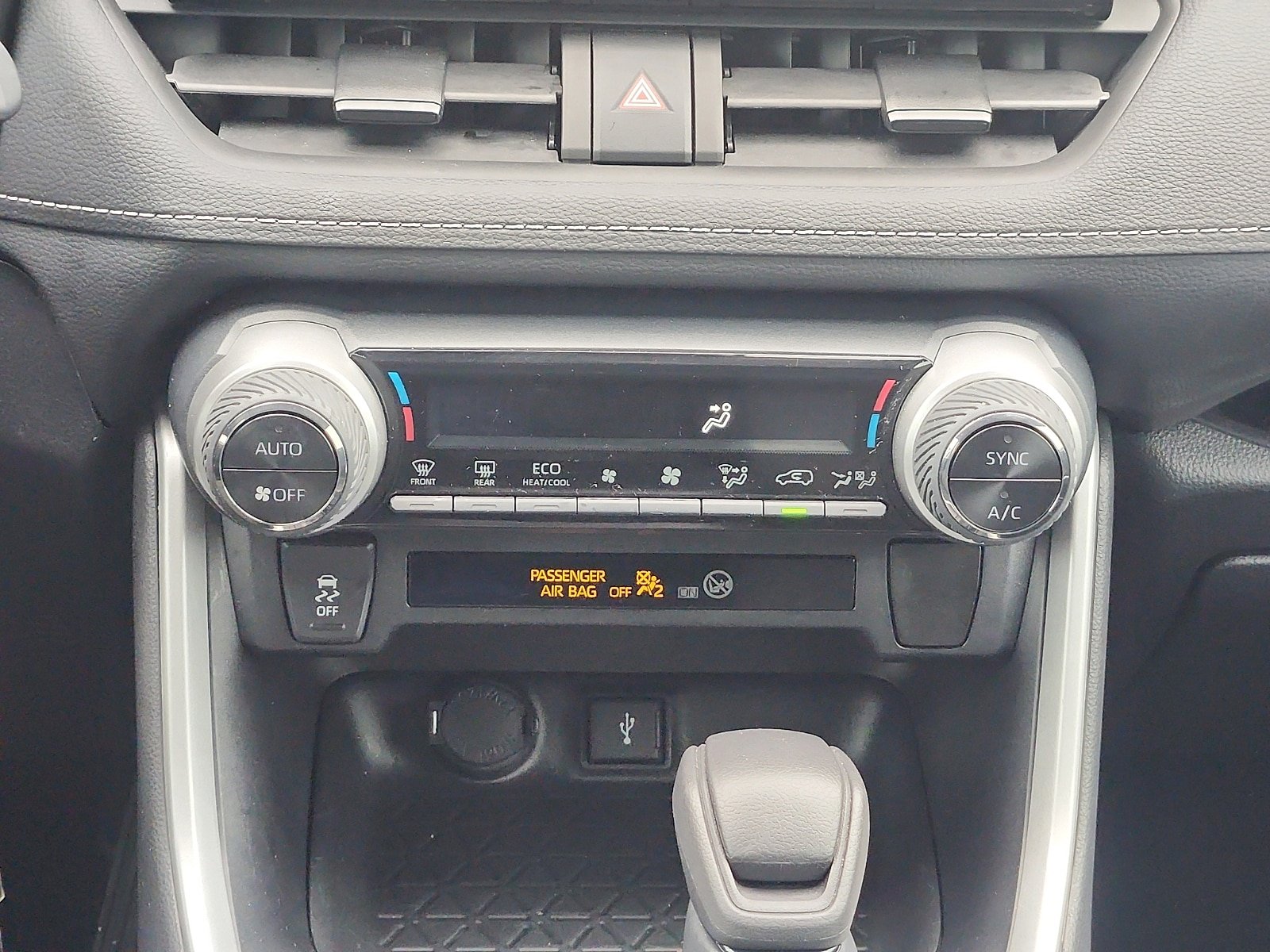 Used 2021 Toyota RAV4 LE AWD/4WD image 18