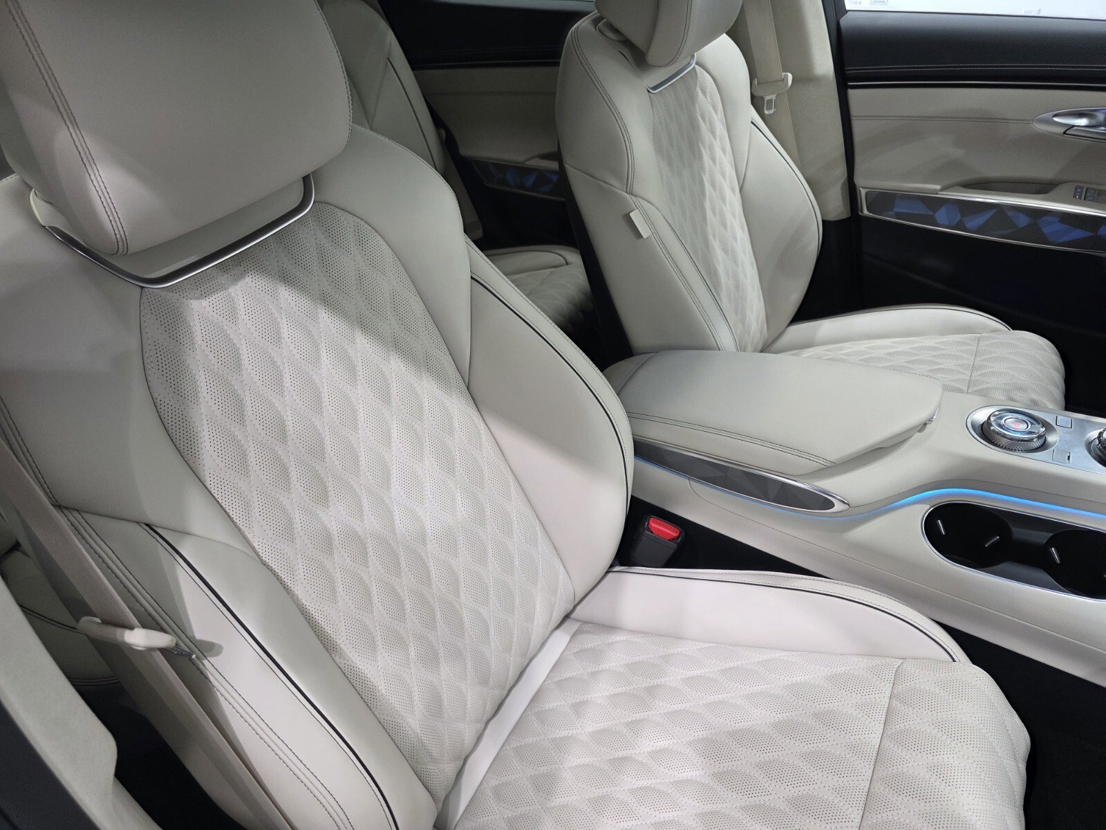 Used 2025 Genesis GV70 3.5T Sport w/ Sport Advanced Package image 23