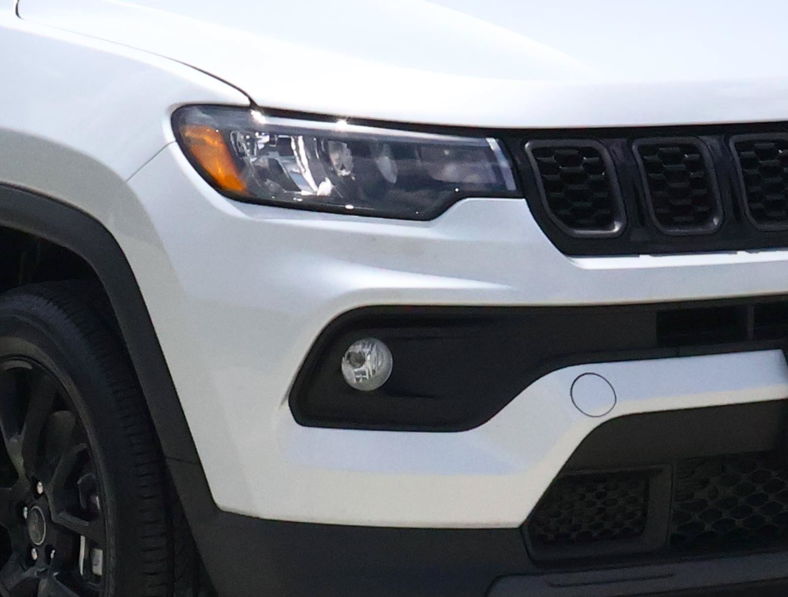 Used 2026 Jeep Compass Latitude AWD/4WD image 7