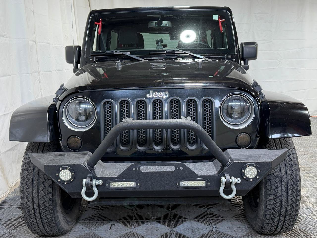Used 2017 Jeep Wrangler Unlimited Sahara AWD/4WD image 3