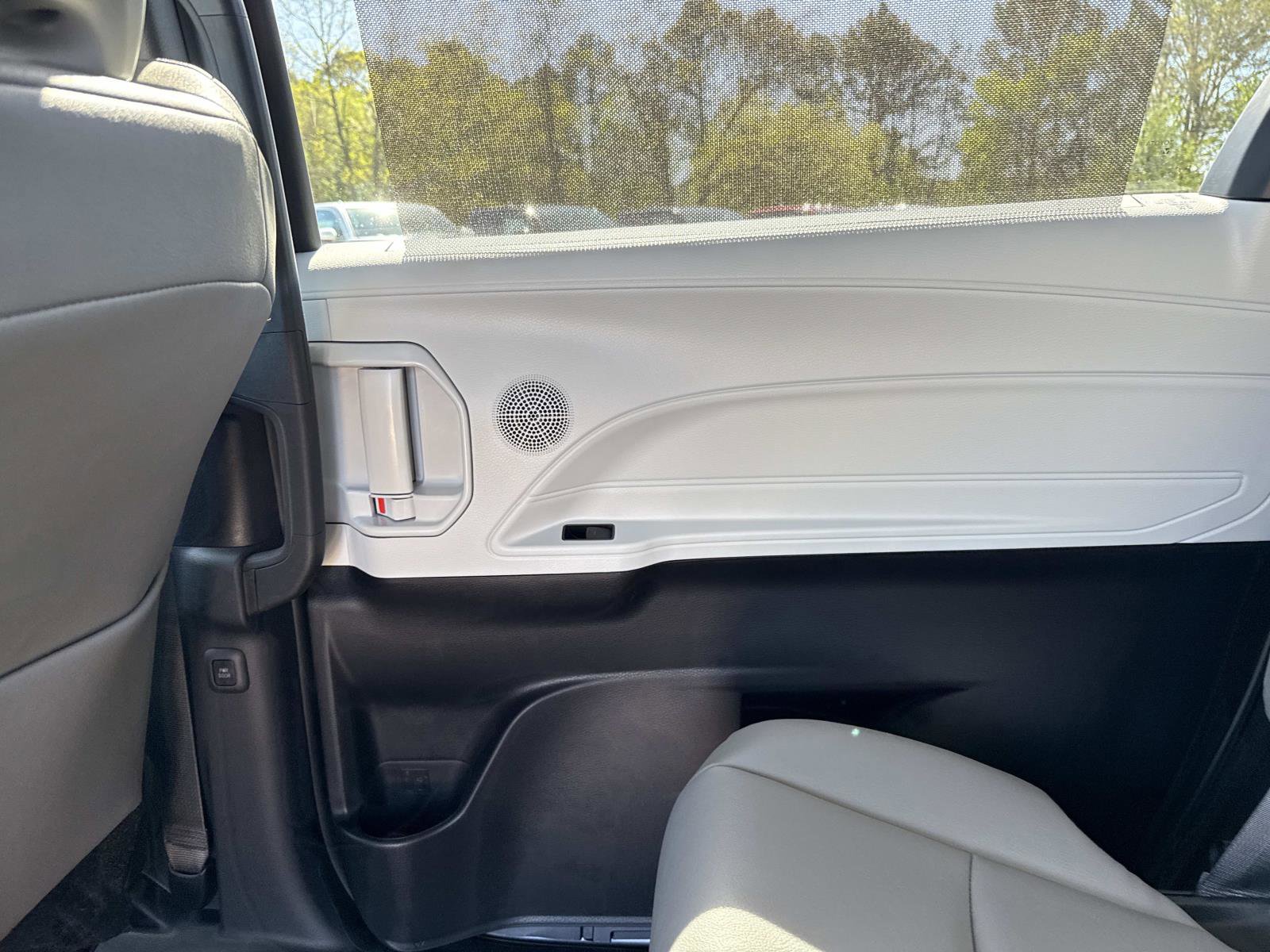 Used 2025 Toyota Sienna XLE image 13