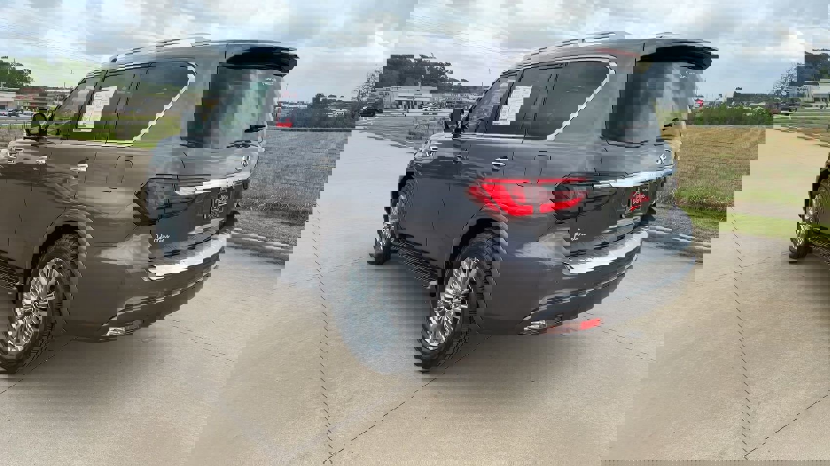 Used 2024 INFINITI QX80 Luxe image 7