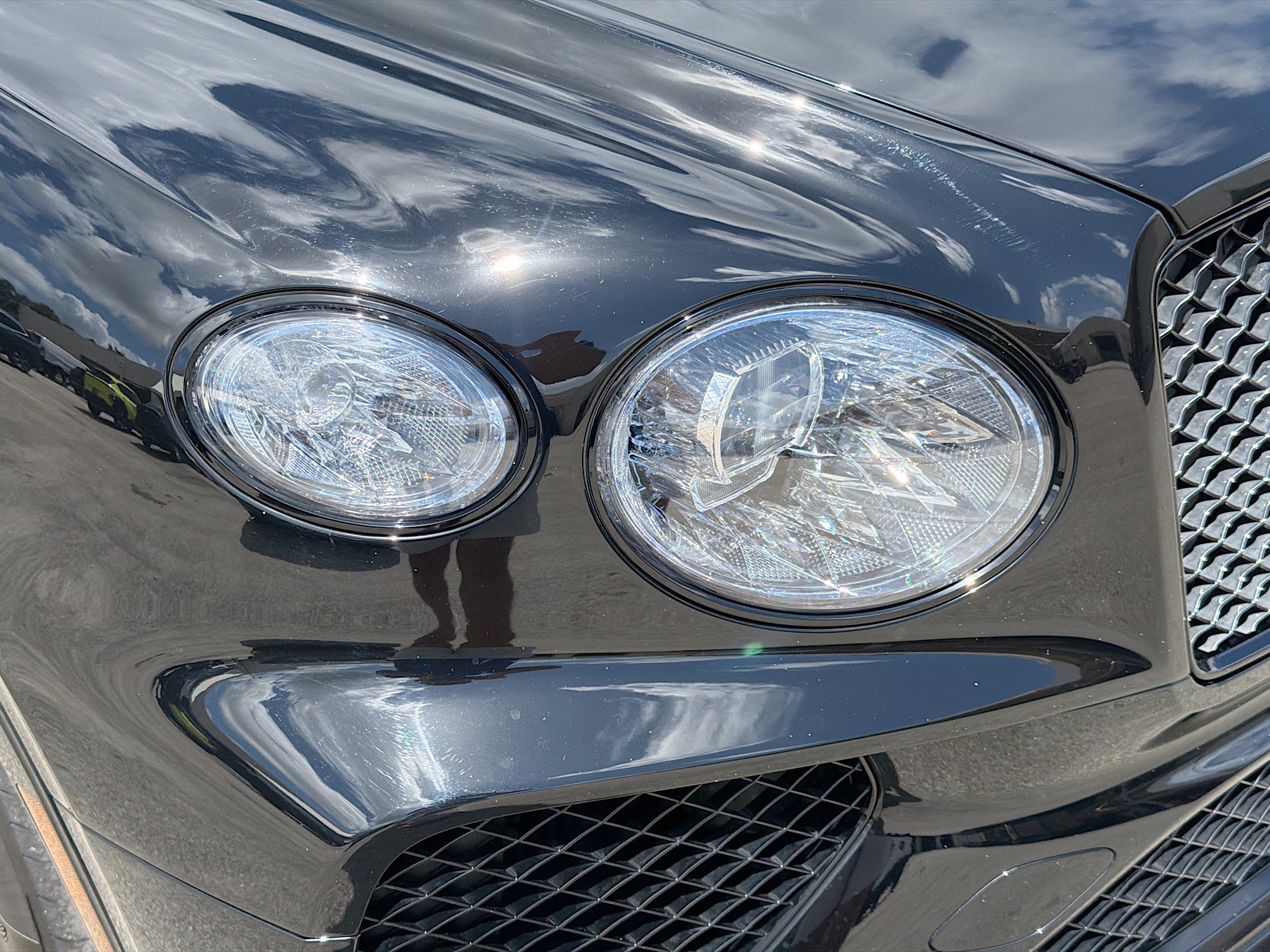 Used 2022 Bentley Bentayga AWD/4WD image 33