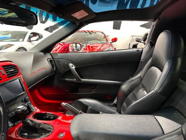 Used 2005 Chevrolet Corvette Coupe w/ Preferred Equipment Group RWD image 17