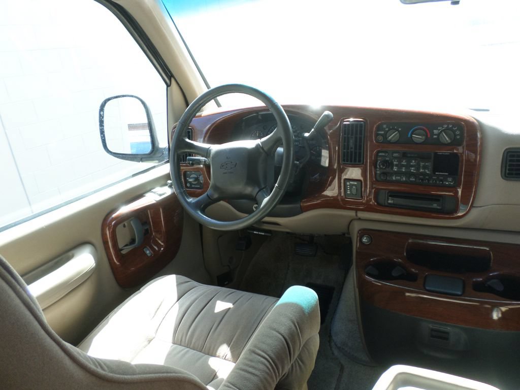 Used 2000 Chevrolet Express 1500 RWD image 46