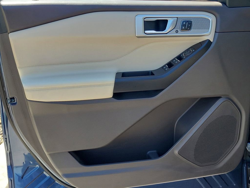 Used 2020 Ford Explorer Platinum image 31