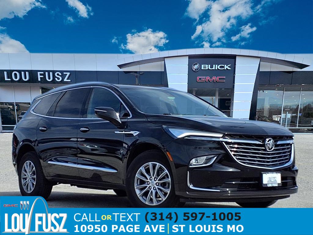 Used 2023 Buick Enclave Essence image 1