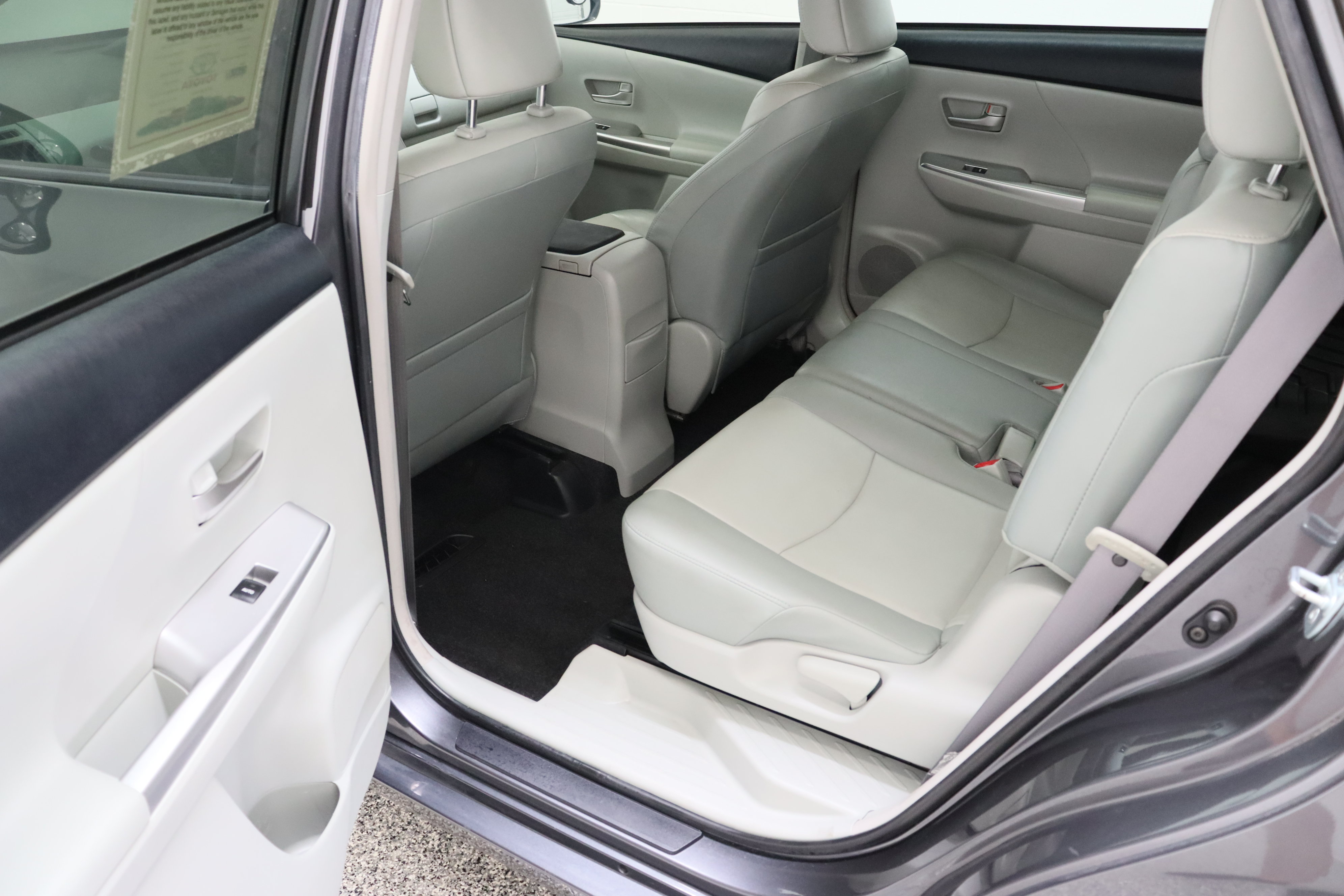 Used 2013 Toyota Prius V Five FWD image 27