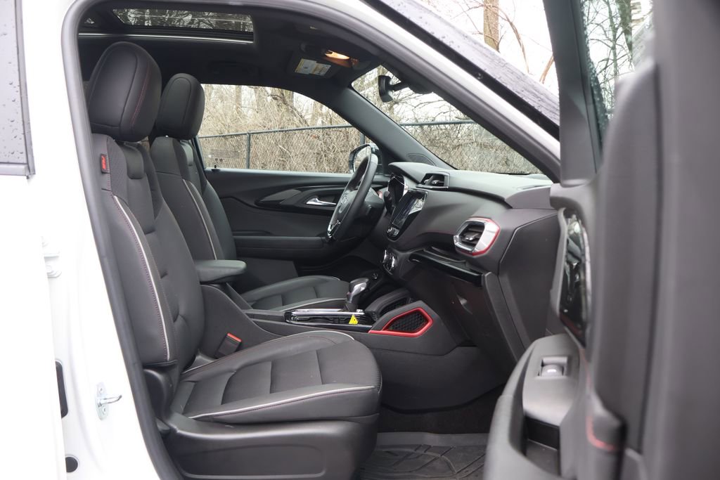 Certified 2023 Chevrolet TrailBlazer RS w/ Sun and Liftgate Package image 41