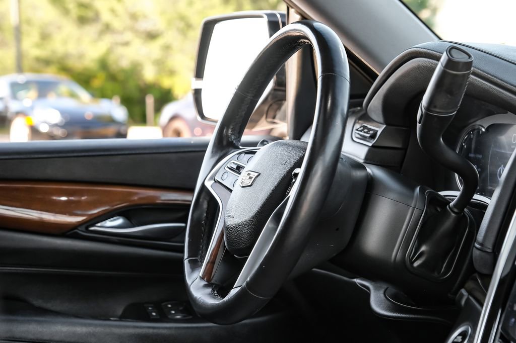 Used 2018 Cadillac Escalade Luxury RWD image 11