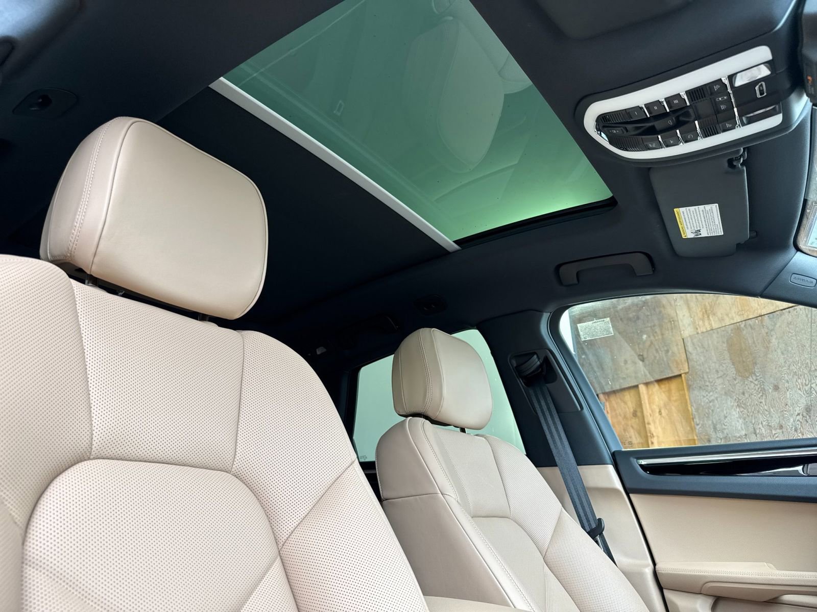 Certified 2025 Porsche Macan image 19