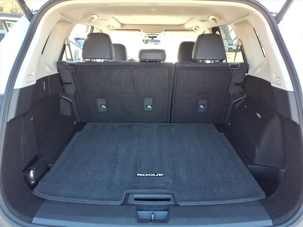 Used 2023 Nissan Rogue SV w/ SV Premium Package image 13