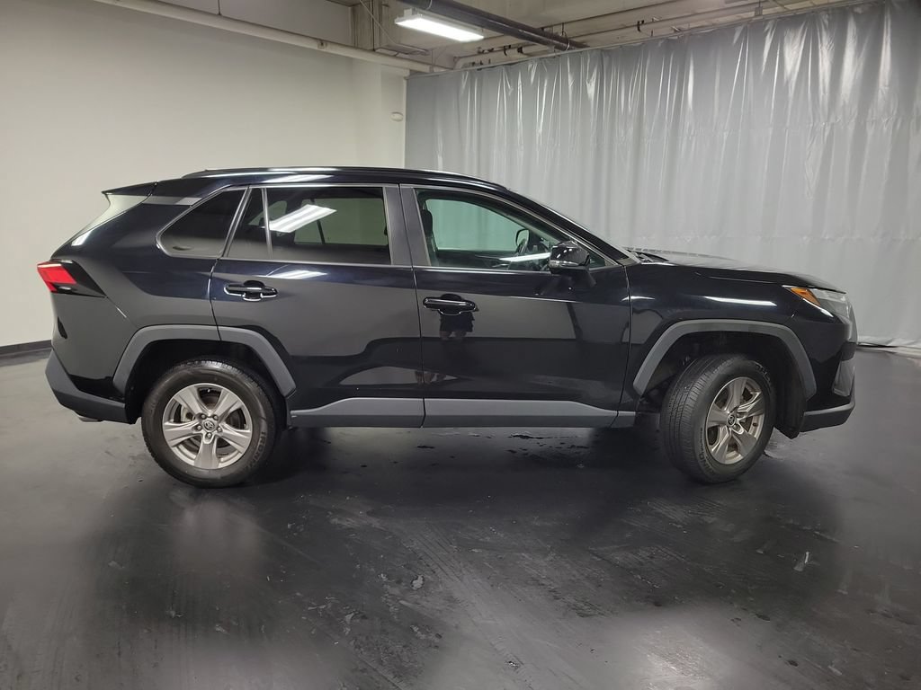 Used 2022 Toyota RAV4 XLE AWD/4WD image 9
