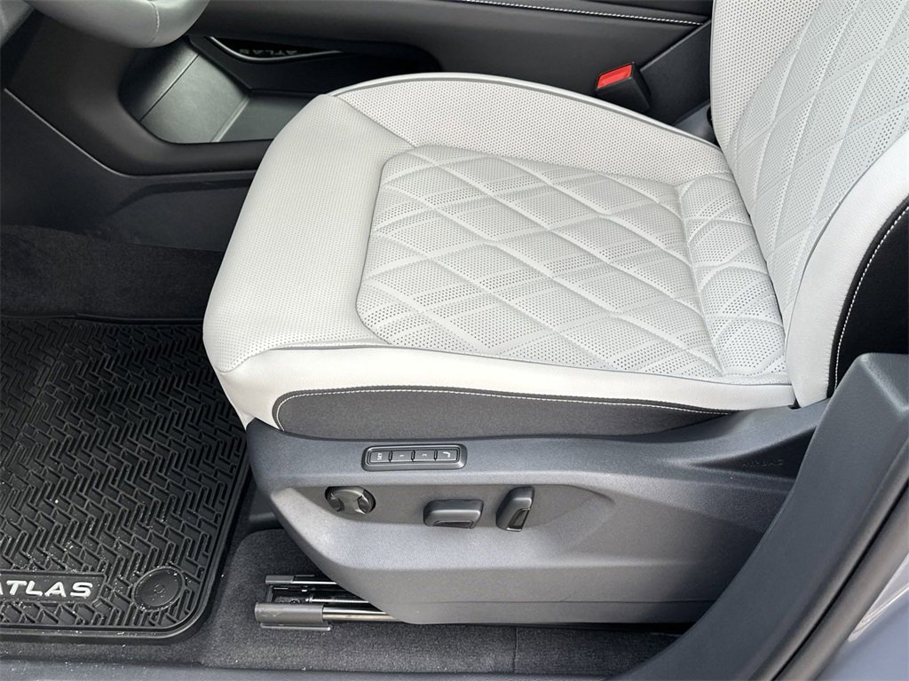 New 2025 Volkswagen Atlas Cross Sport SEL Premium R-Line image 30