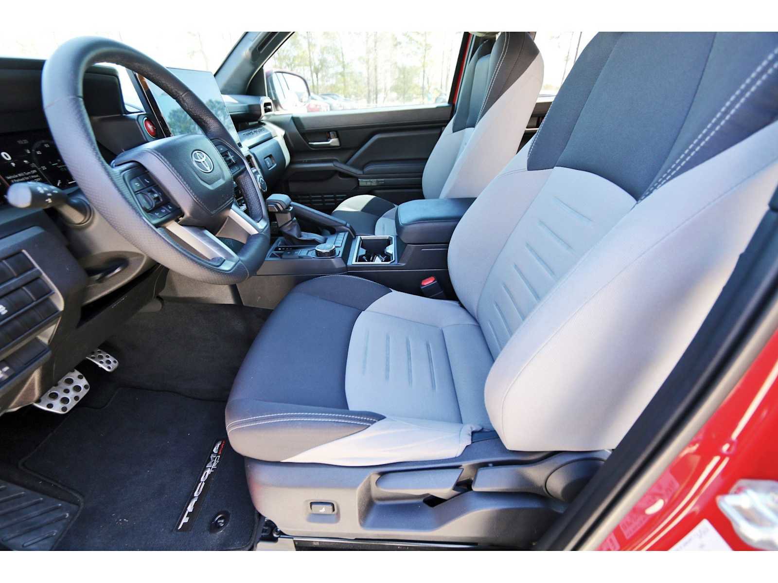 Used 2025 Toyota Tacoma TRD Sport image 11