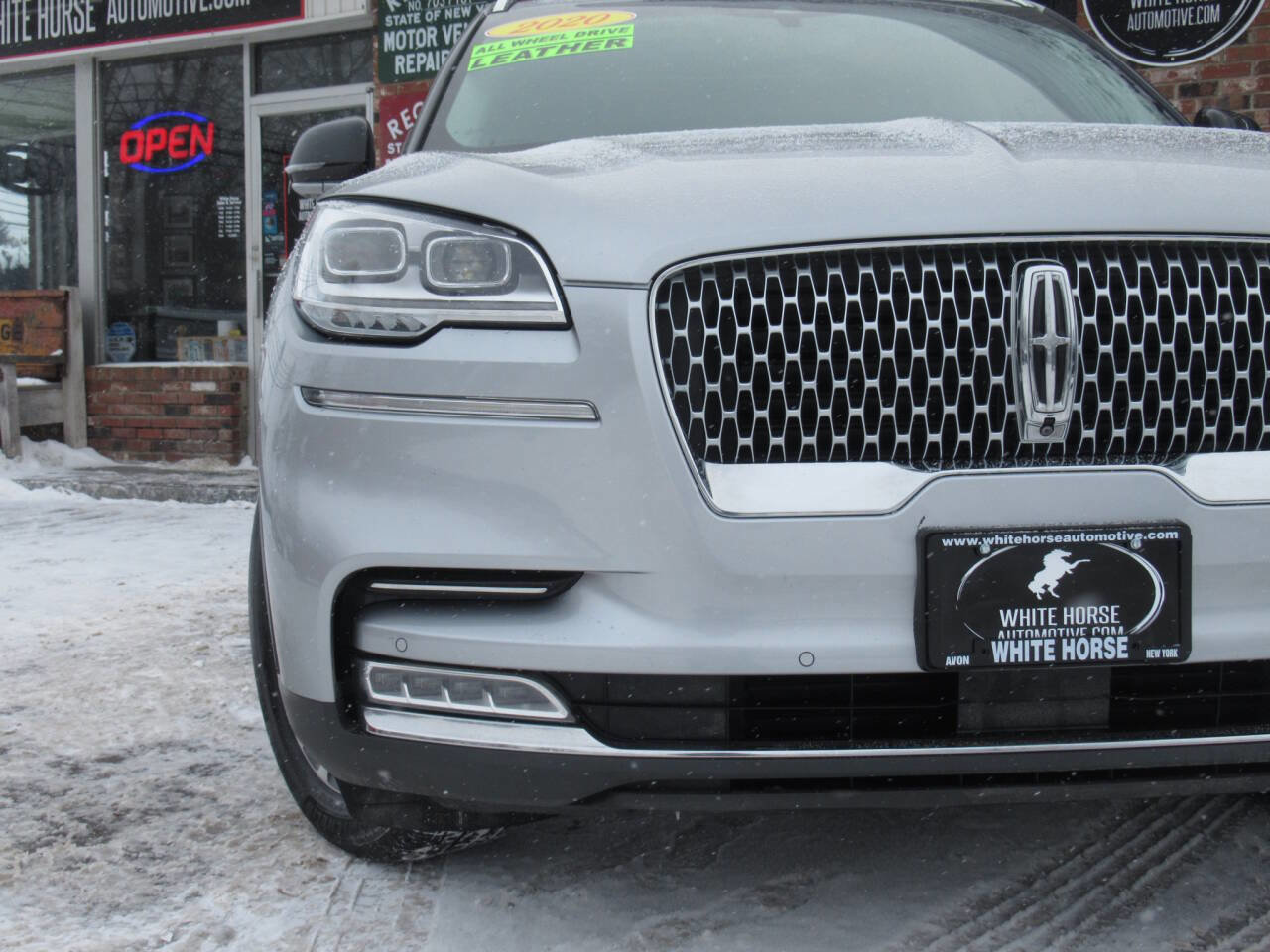 Used 2020 Lincoln Aviator Reserve w/ Equipment Group 201A image 3