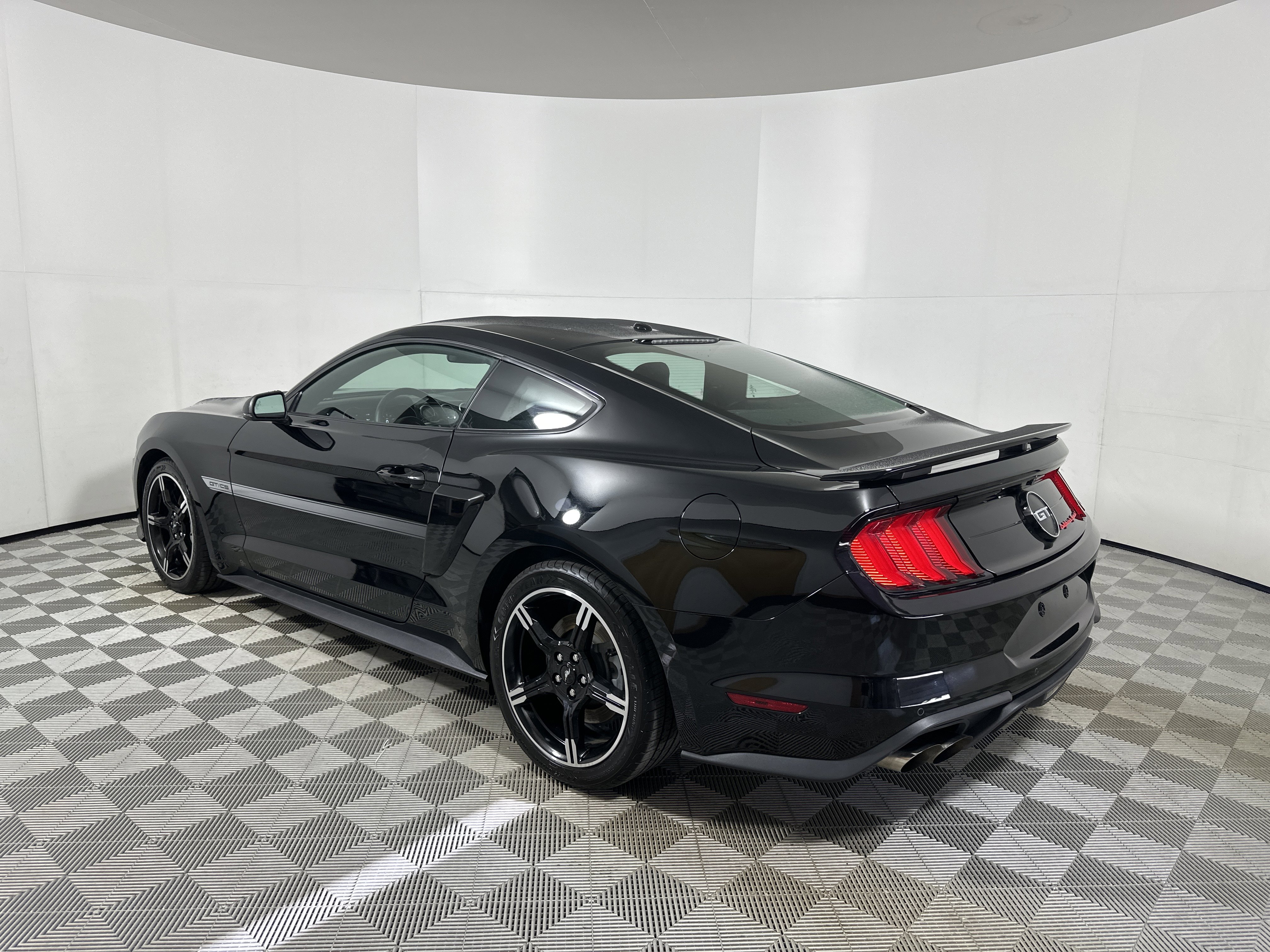 Used 2019 Ford Mustang GT Premium w/ Equipment Group 401A image 5