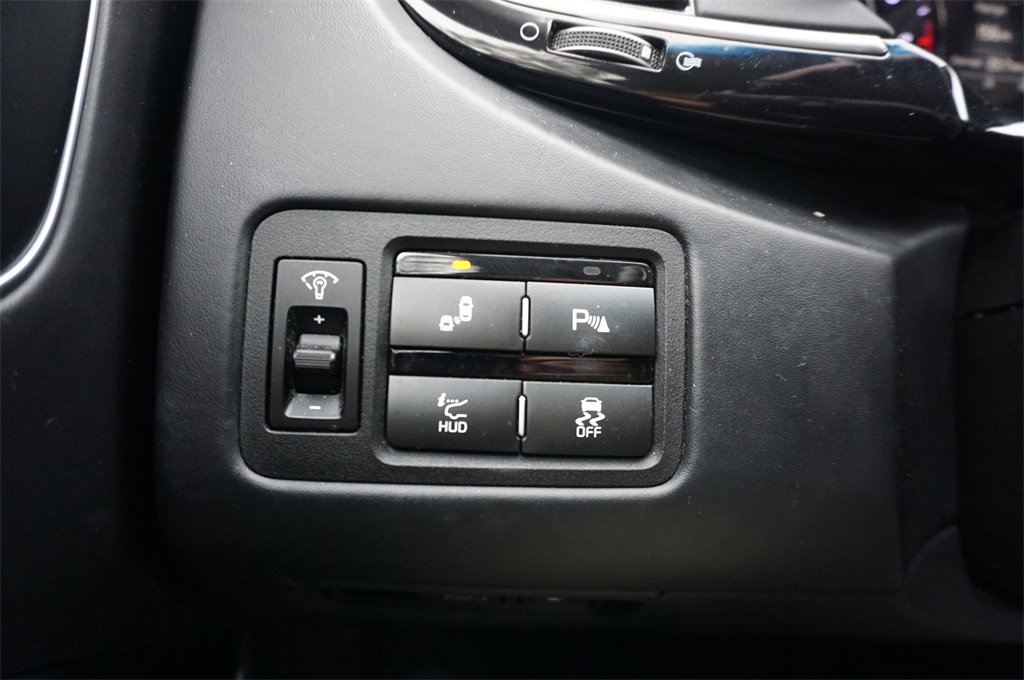 Used 2016 Kia K900 Luxury w/ Luxury VIP Package image 4