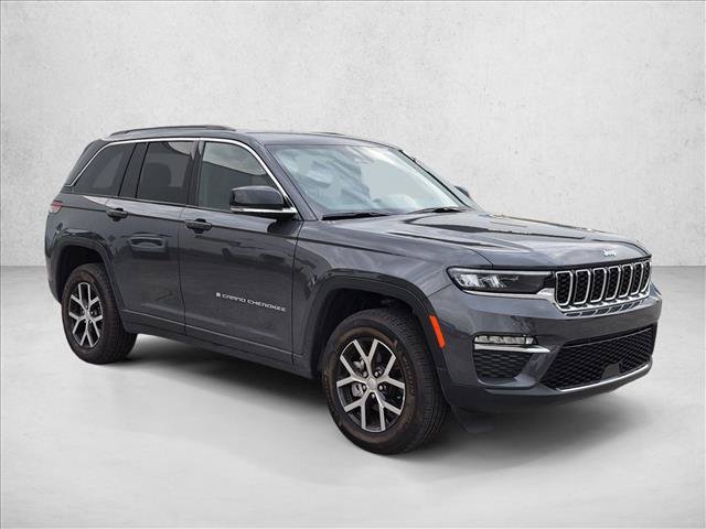 Used 2025 Jeep Grand Cherokee Limited RWD image 3