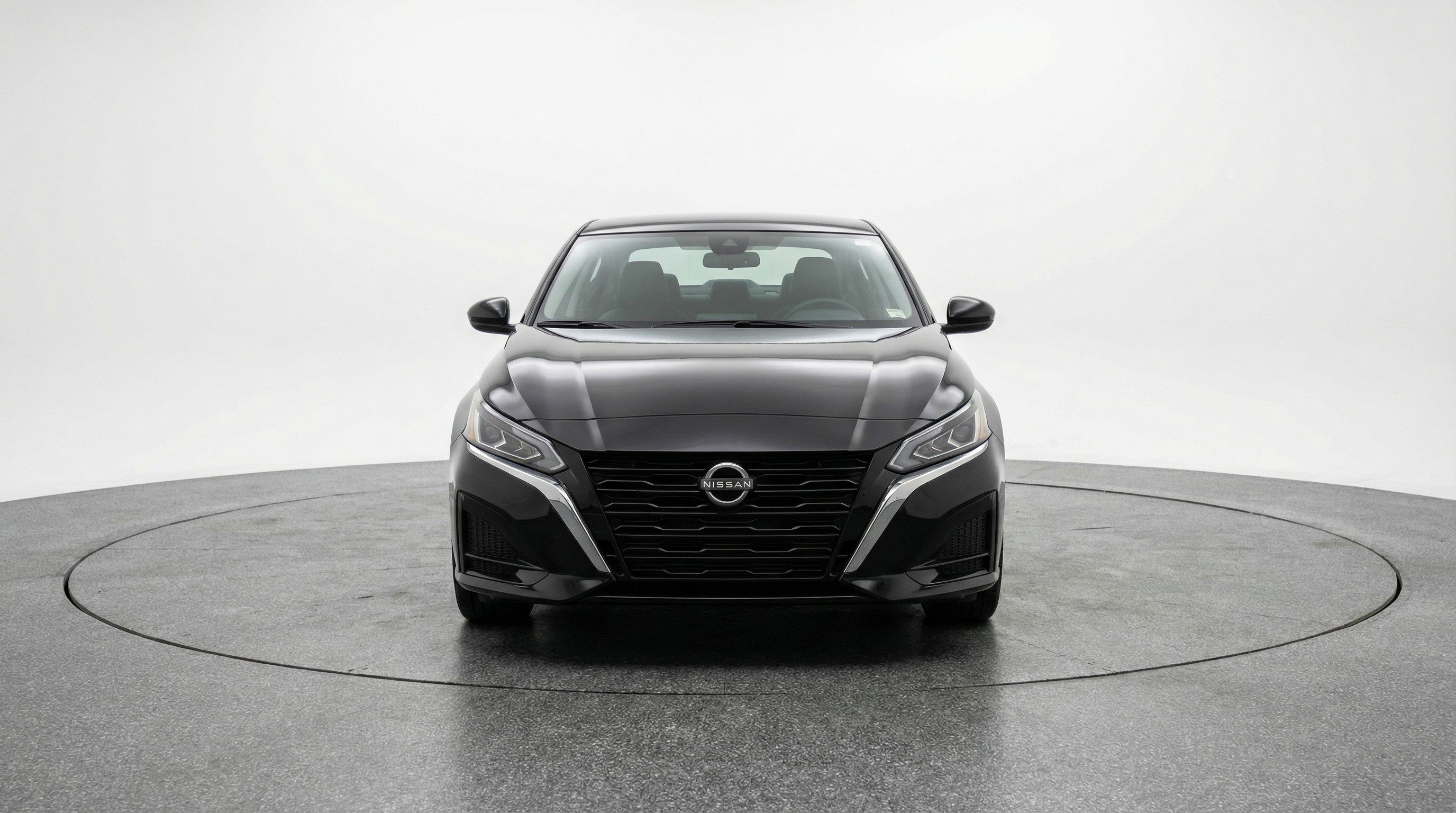 Used 2025 Nissan Altima 2.5 SV image 2