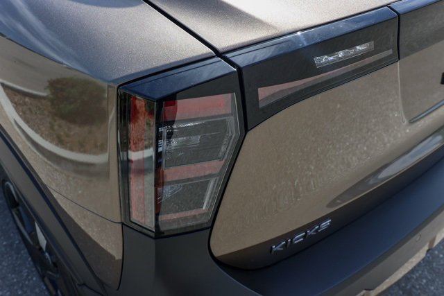 New 2025 Nissan Kicks SR image 7