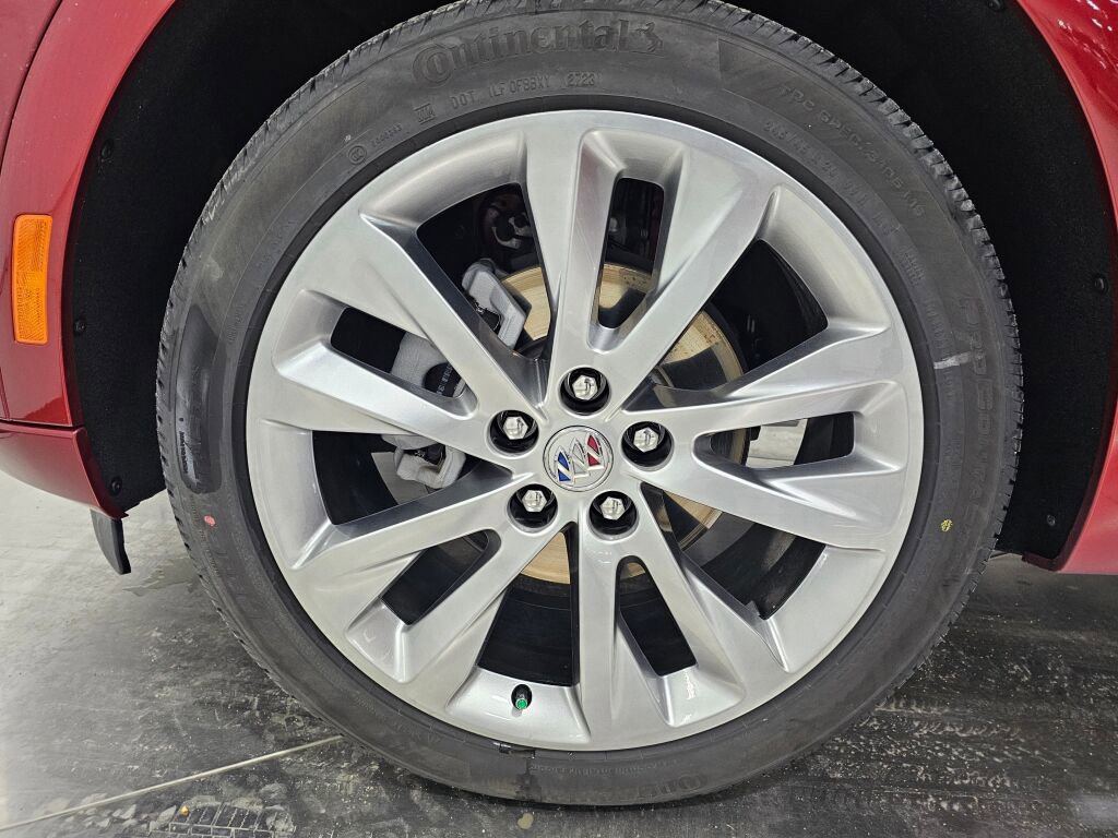 Used 2023 Buick Envision Avenir image 10