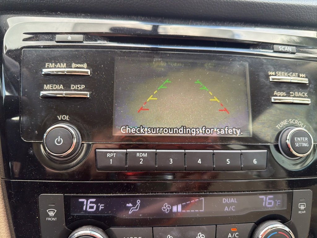 Used 2016 Nissan Rogue SV image 19