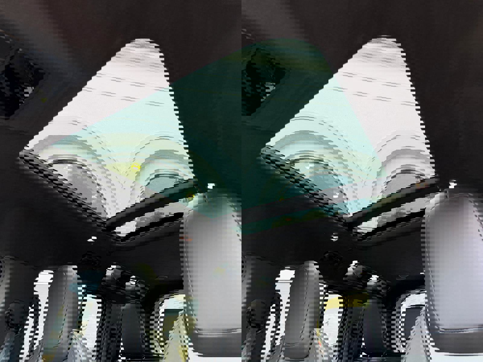 Used 2025 Land Rover Defender 110 AWD/4WD image 25