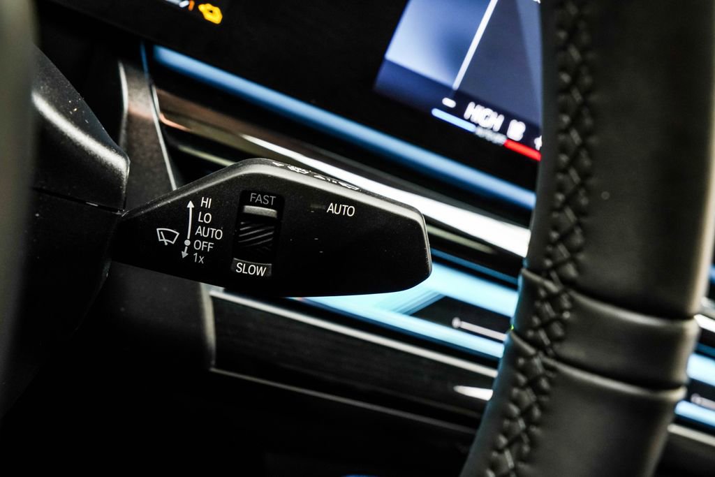 Used 2026 BMW 550e xDrive image 40