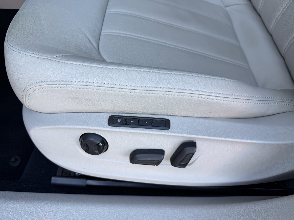 Used 2020 Volkswagen Passat 2.0T SEL image 30