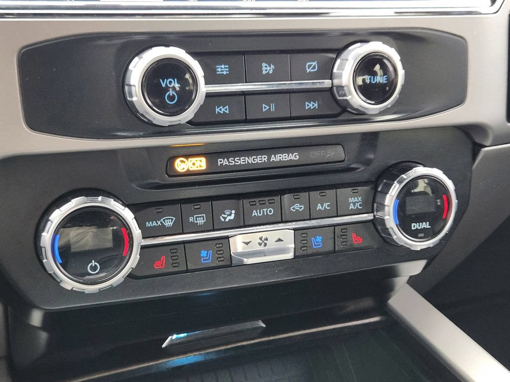 Used 2022 Ford F350 Lariat w/ Lariat Ultimate Package AWD/4WD image 32
