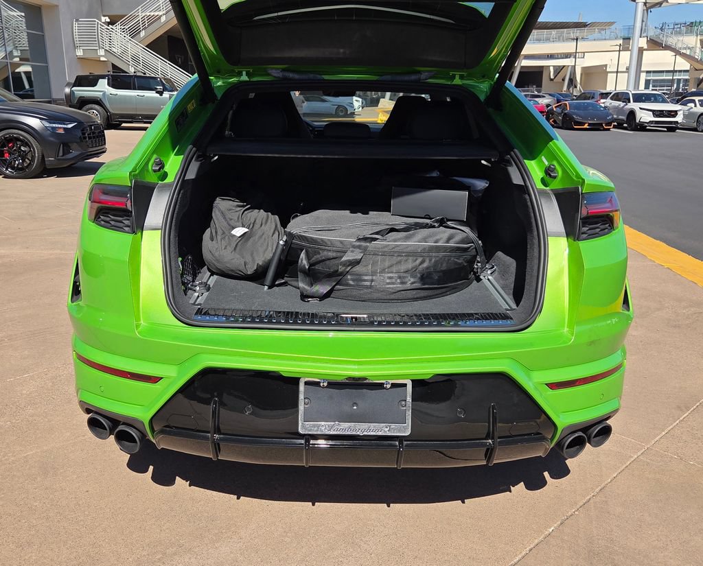 Used 2025 Lamborghini Urus SE AWD/4WD image 9