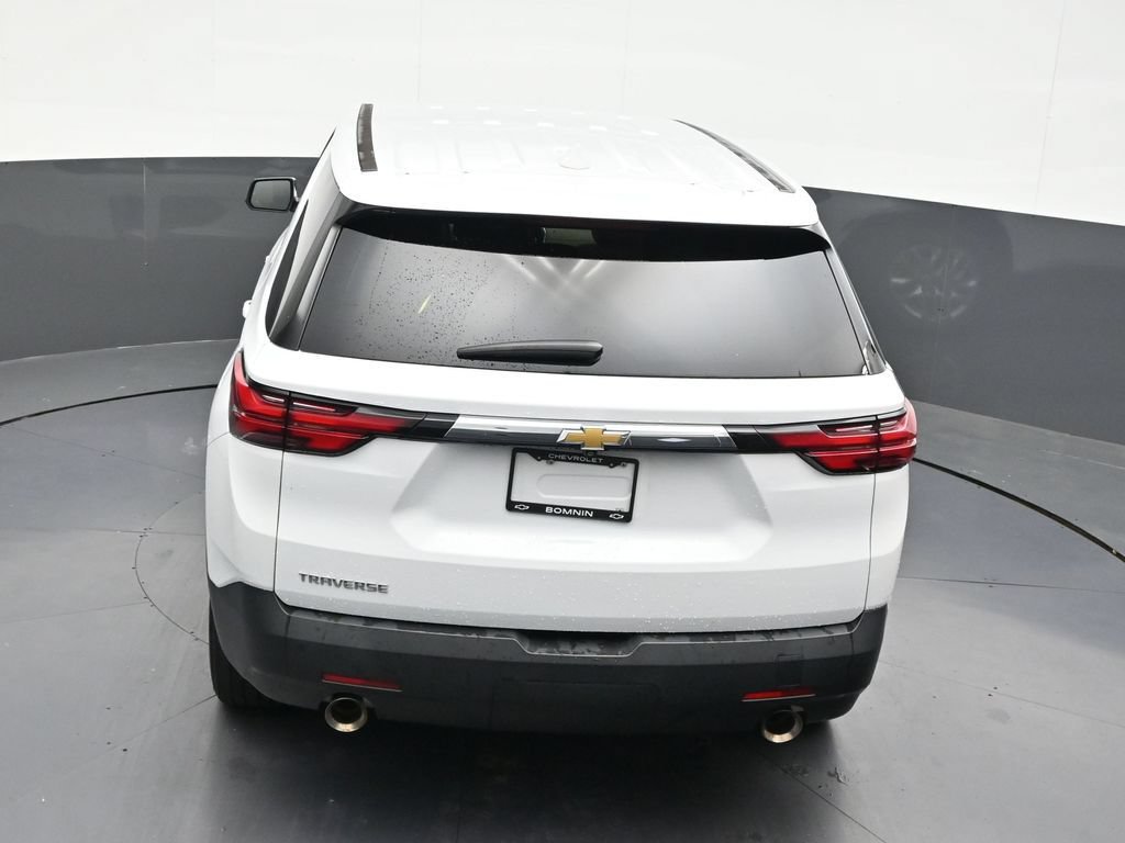 Used 2022 Chevrolet Traverse LS FWD image 18