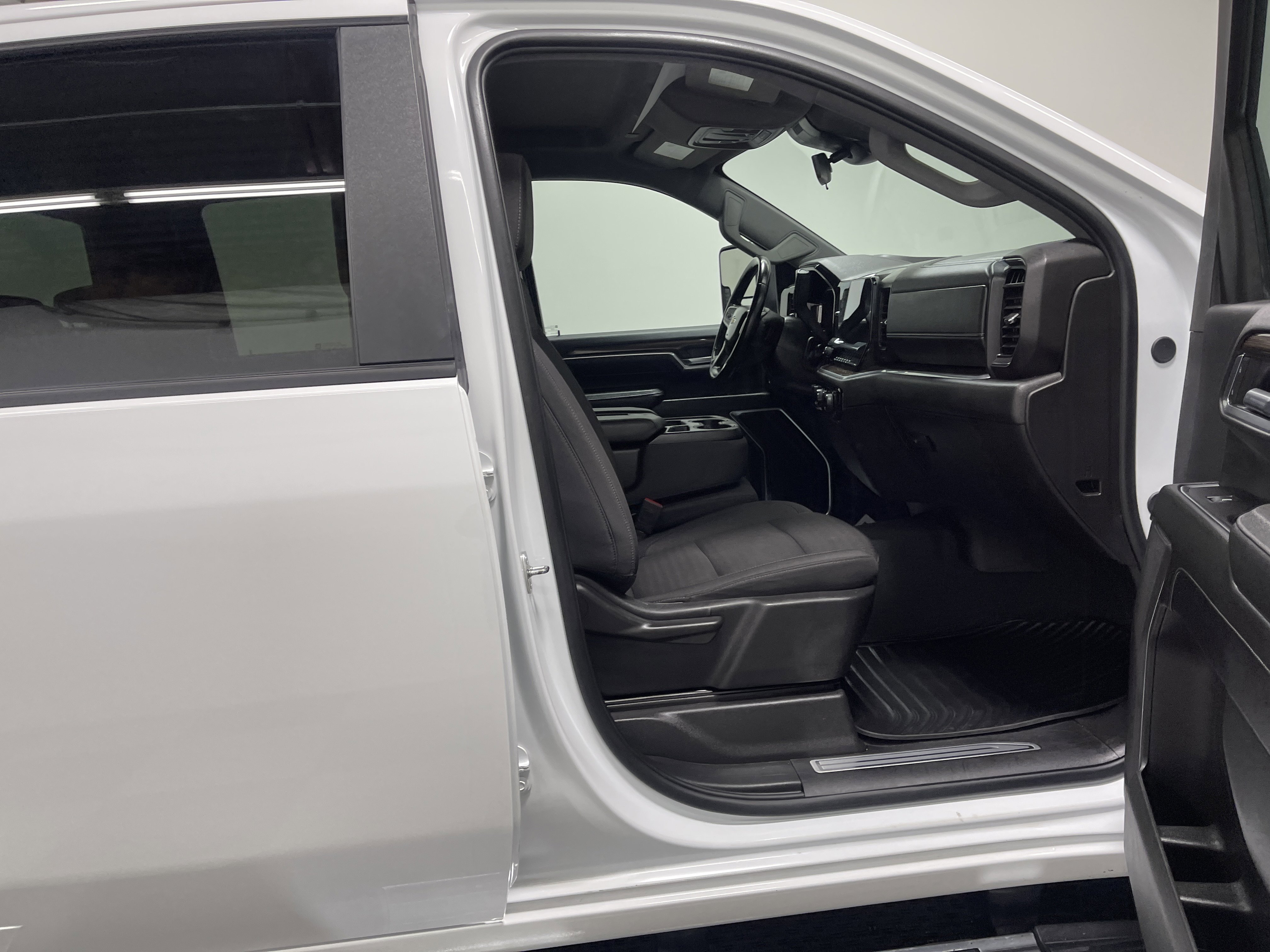 Used 2024 Chevrolet Silverado 2500 LT image 25