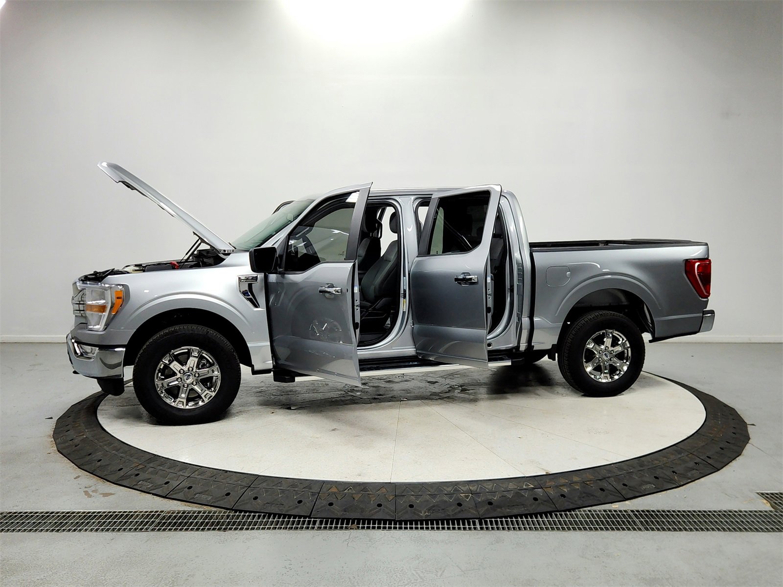 Used 2023 Ford F150 XLT w/ XTR Package image 12