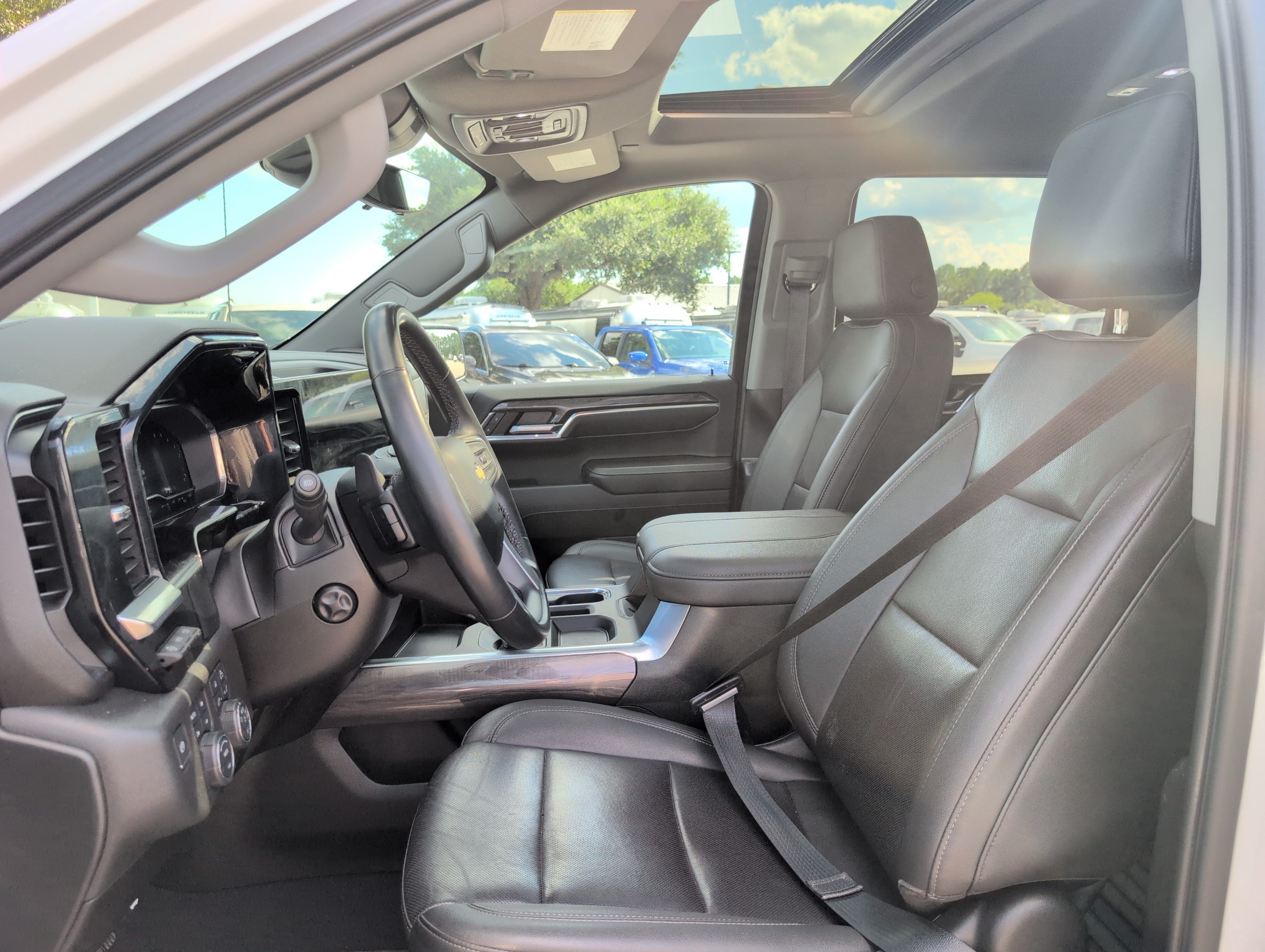 Used 2024 Chevrolet Silverado 1500 LTZ w/ LTZ Premium Package AWD/4WD image 14
