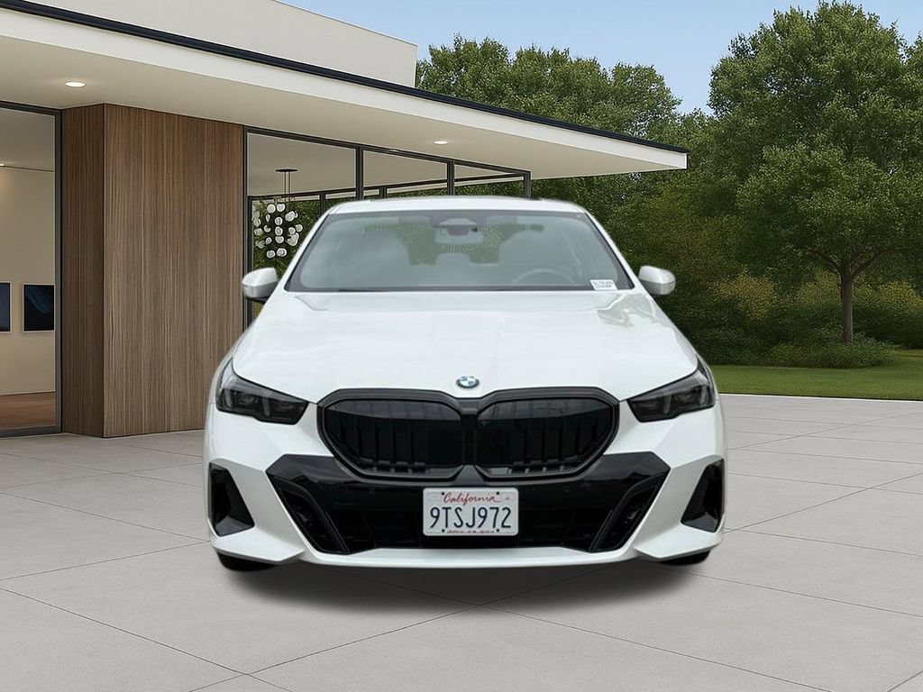 Used 2026 BMW 530i xDrive w/ M Sport Package AWD/4WD image 4