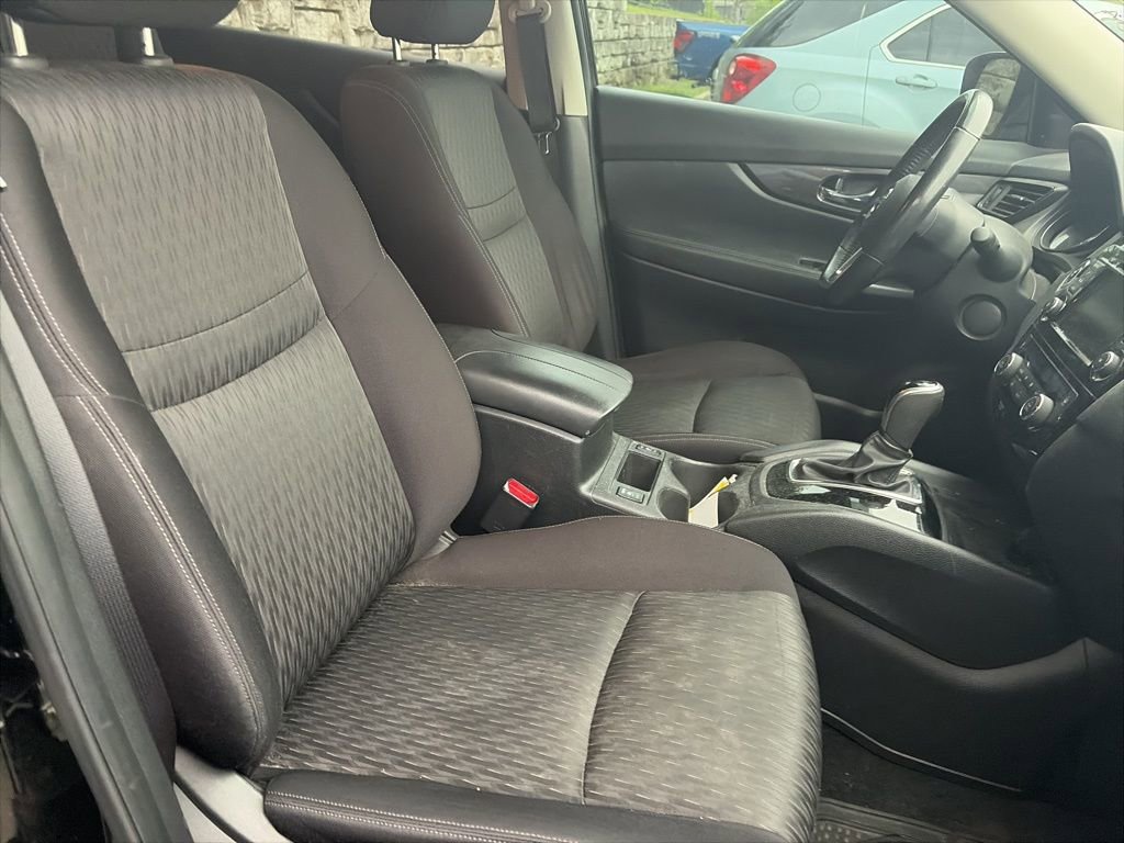 Used 2018 Nissan Rogue SV AWD/4WD image 29