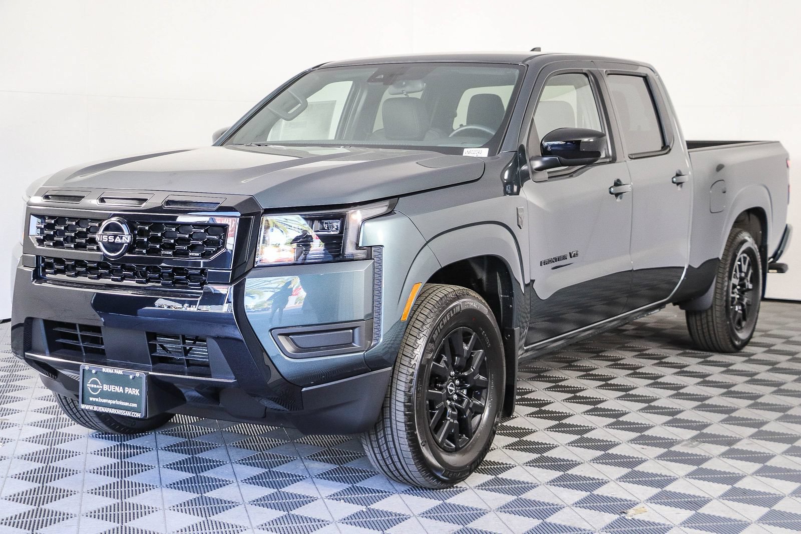 New 2027 Nissan Frontier SV w/ Tow Package RWD image 3