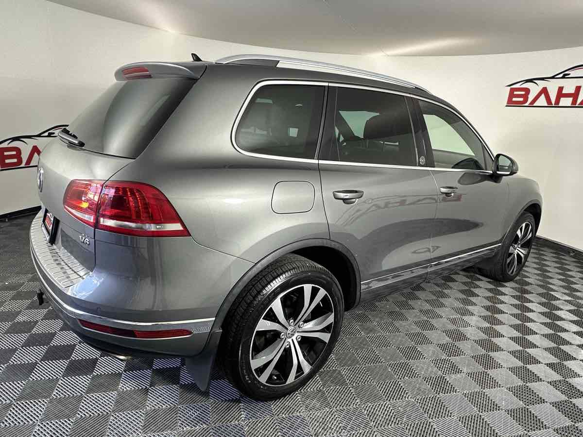 Used 2017 Volkswagen Touareg Wolfsburg Edition image 8