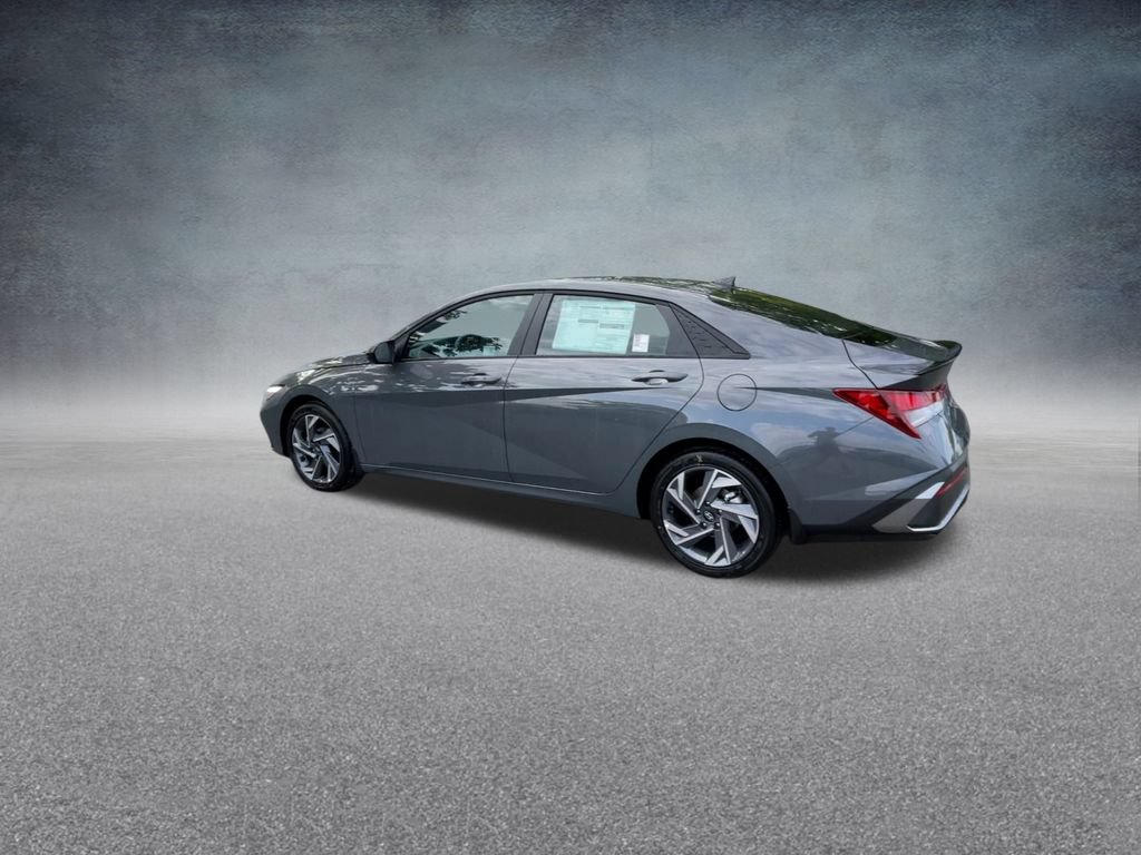 Used 2025 Hyundai Elantra Sport FWD image 17