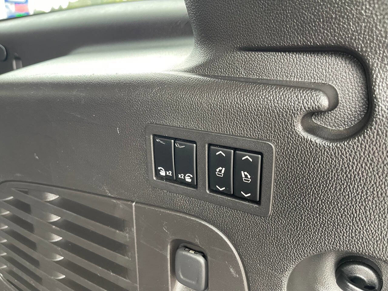 Used 2015 GMC Yukon XL Denali w/ Premium Package image 29