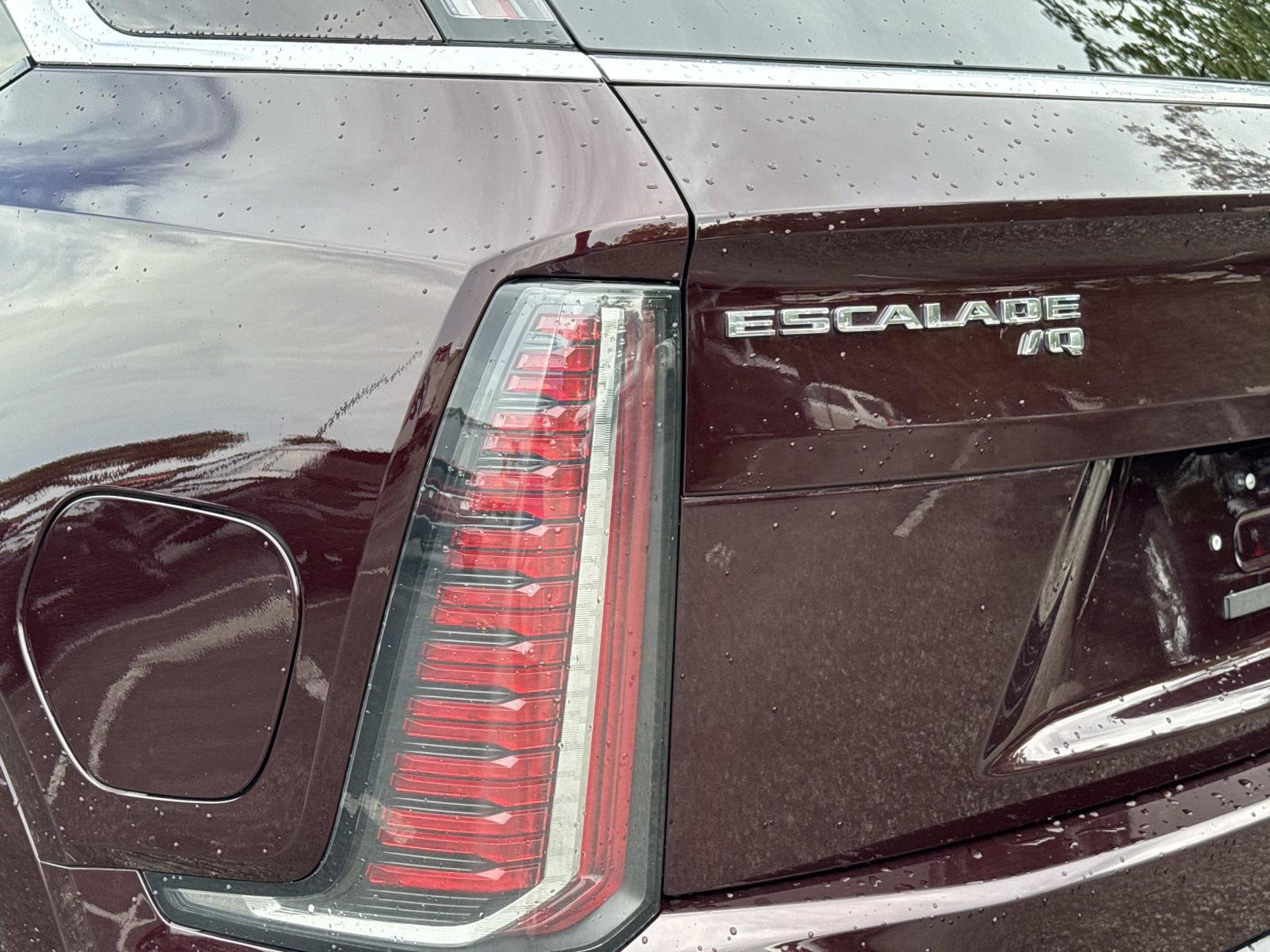 Certified 2025 Cadillac Escalade IQ Luxury 2 w/ LPO, Premium Carpet Package AWD/4WD image 11