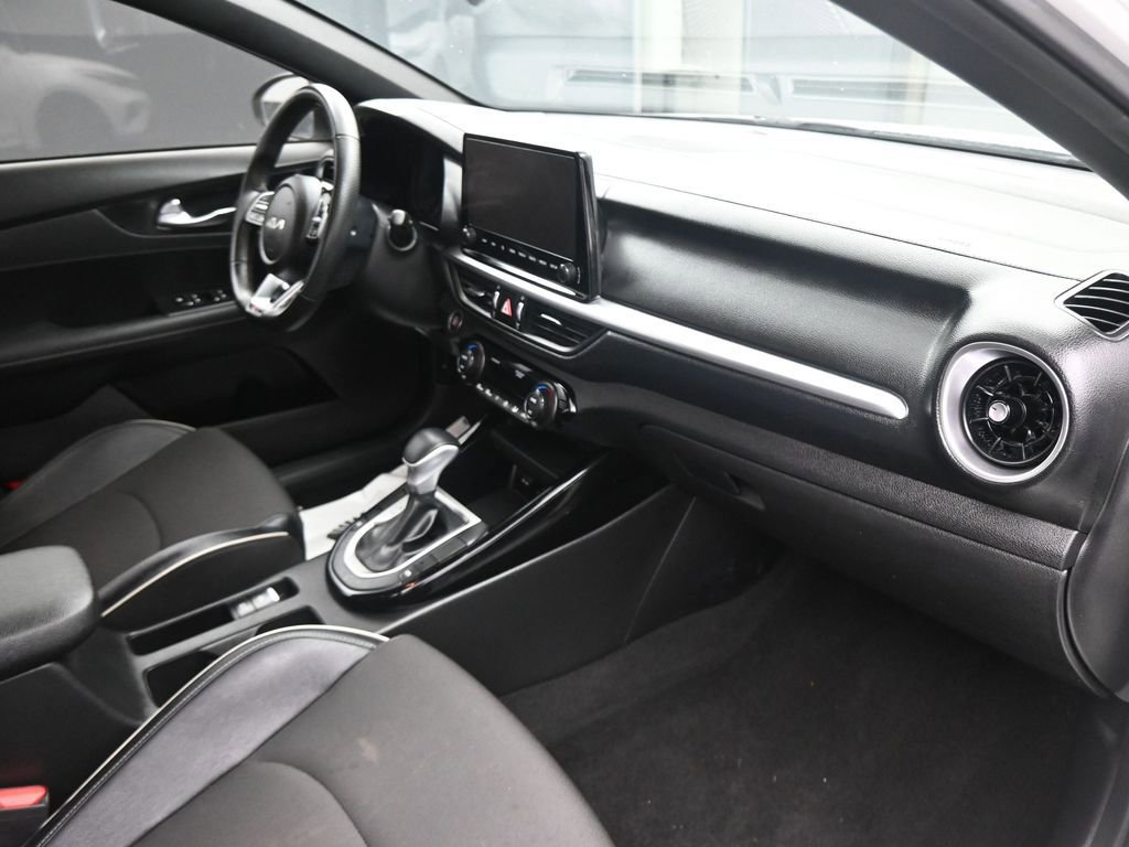 Used 2023 Kia Forte GT-Line w/ GT-Line Technology Package image 21