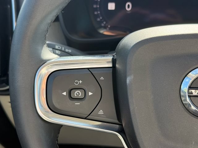 Certified 2024 Volvo XC40 B5 Plus w/ Protection Package AWD/4WD image 29