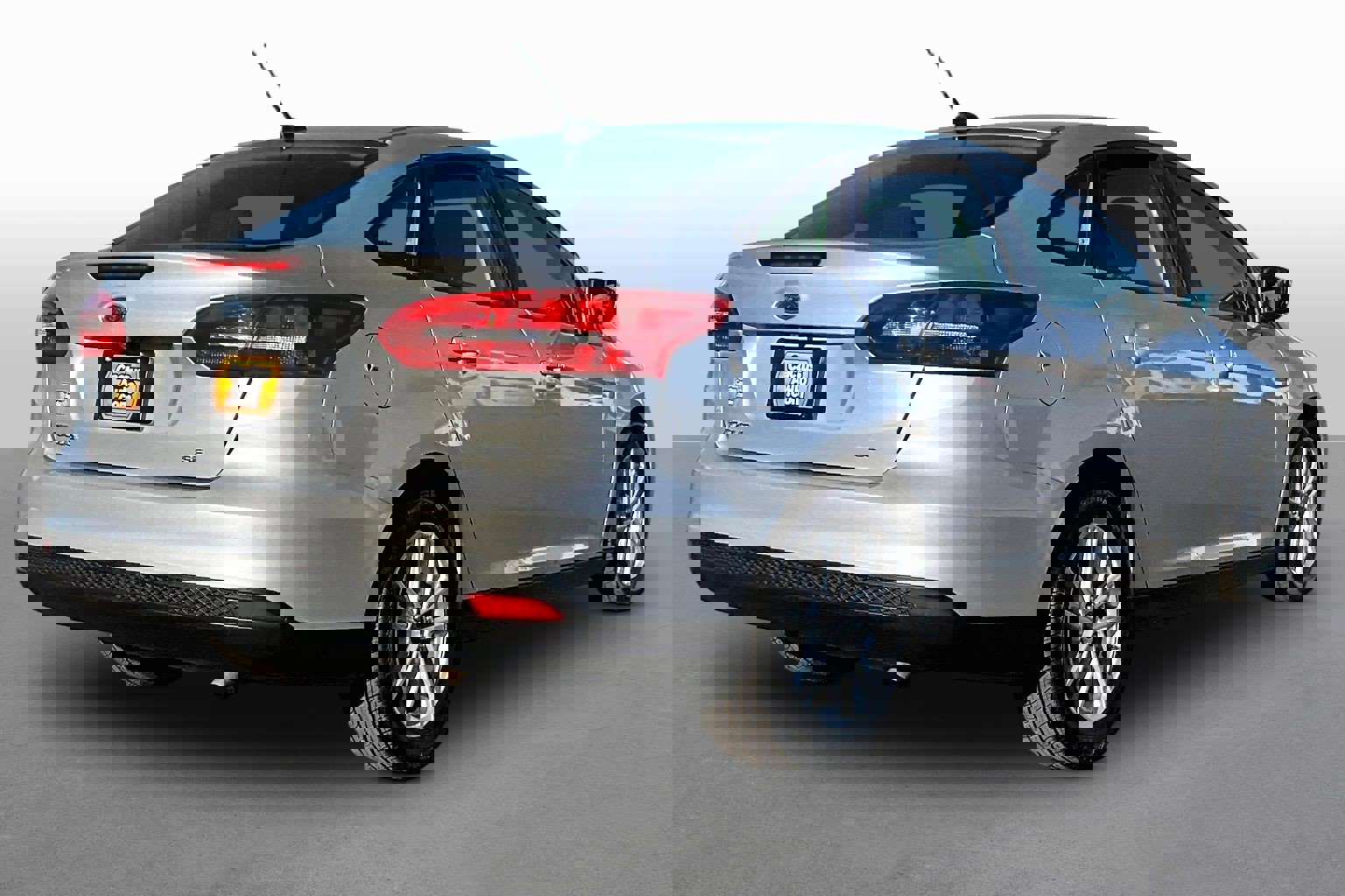 Used 2018 Ford Focus SE image 2