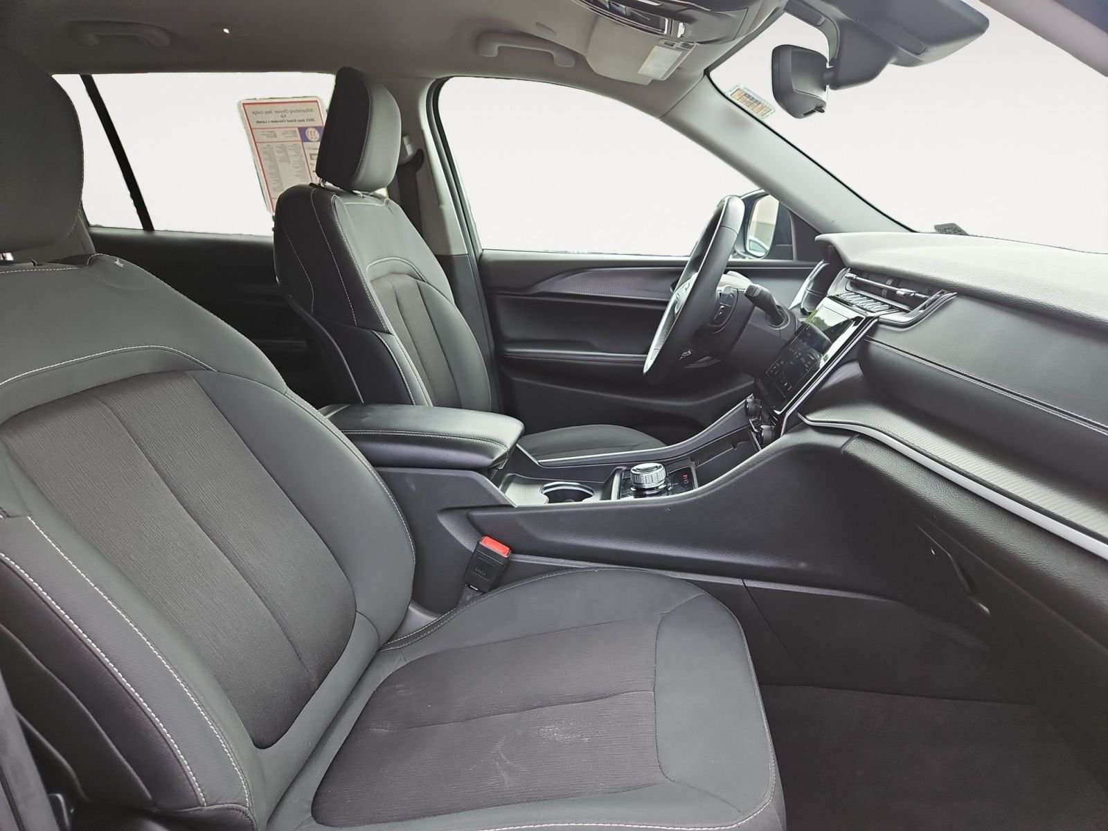 Used 2023 Jeep Grand Cherokee L Laredo RWD image 15