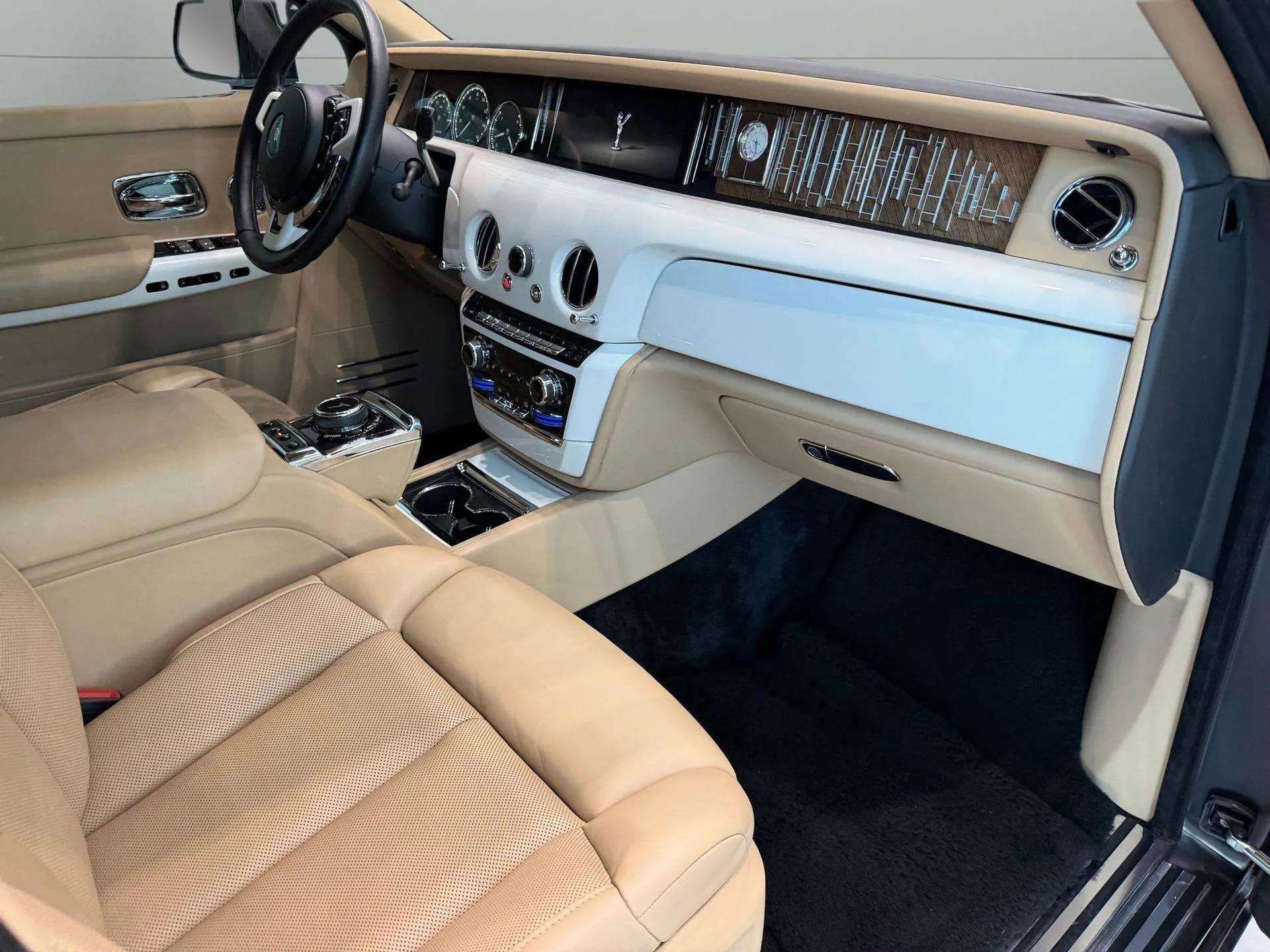 Used 2019 Rolls-Royce Phantom Sedan video 2